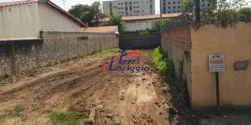 Terreno à venda no bairro Cruz, Lorena