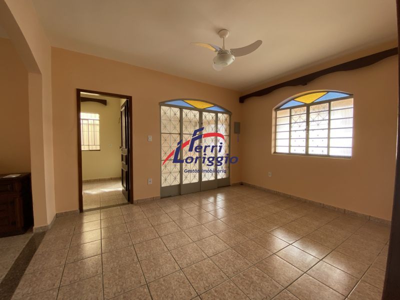 Casa com 3 quartos, 2 banheiros e 119m² à venda no bairro Vila Alves, Guaratingueta