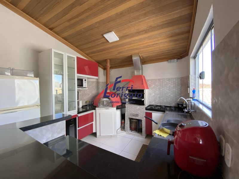 Casa com 5 quartos, 4 banheiros e 500m² à venda no bairro Jardim Rony, Guaratingueta