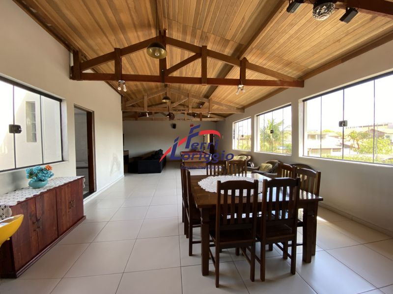 Casa com 5 quartos, 4 banheiros e 500m² à venda no bairro Jardim Rony, Guaratingueta