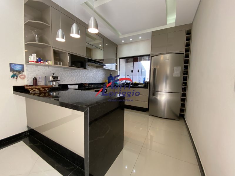 Casa com 5 quartos, 4 banheiros e 500m² à venda no bairro Jardim Rony, Guaratingueta