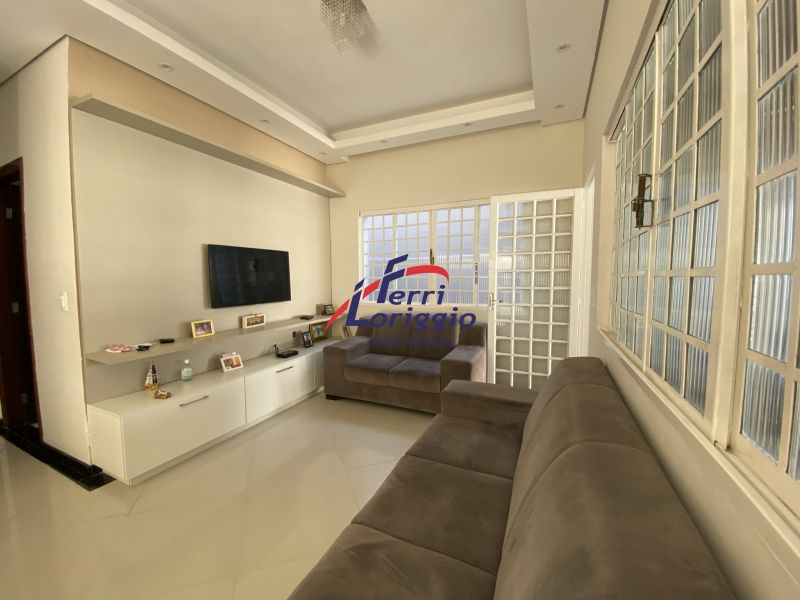 Casa com 5 quartos, 4 banheiros e 500m² à venda no bairro Jardim Rony, Guaratingueta