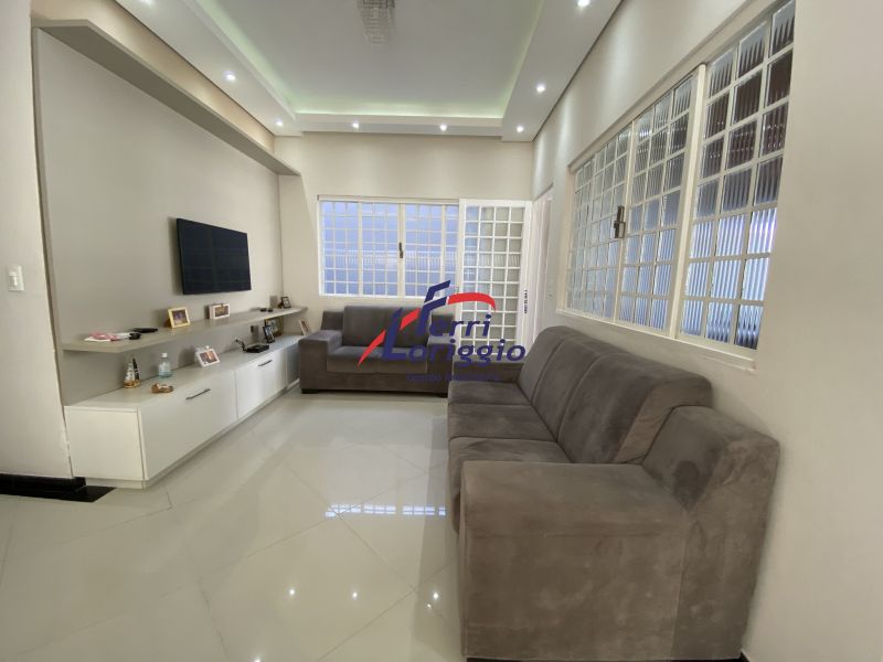 Casa com 5 quartos, 4 banheiros e 500m² à venda no bairro Jardim Rony, Guaratingueta