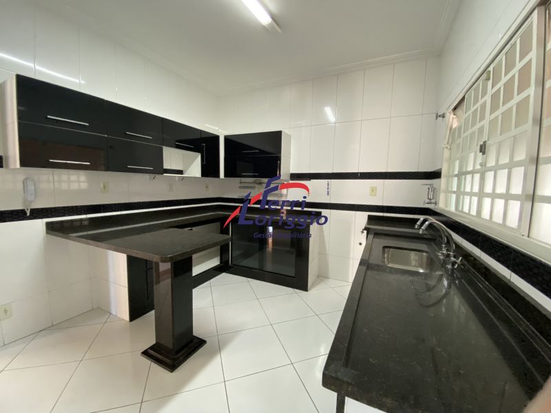 Casa com 4 quartos e 7 banheiros à venda no bairro Vila Paraiba, Guaratingueta