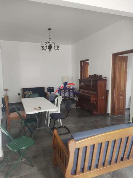 Casa com 3 quartos e 1 banheiro à venda no bairro Centro, Guaratingueta
