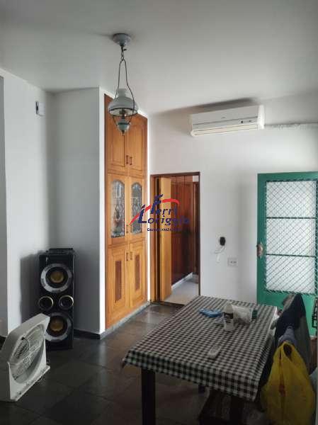 Casa com 3 quartos e 1 banheiro à venda no bairro Centro, Guaratingueta