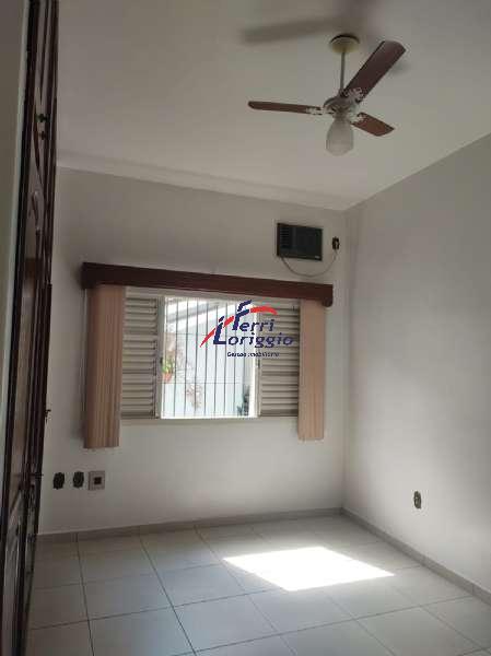 Casa com 3 quartos e 1 banheiro à venda no bairro Centro, Guaratingueta