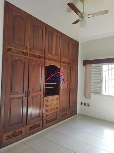 Casa com 3 quartos e 1 banheiro à venda no bairro Centro, Guaratingueta