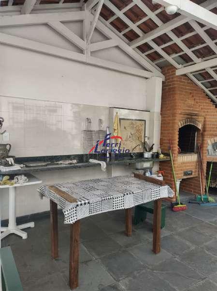 Casa com 3 quartos e 1 banheiro à venda no bairro Centro, Guaratingueta