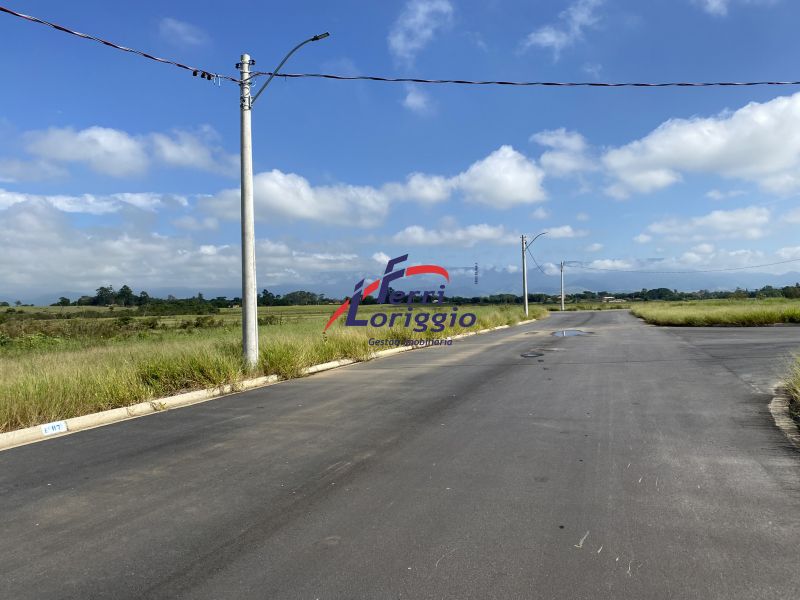 Terreno à venda no bairro Village Santana, Guaratingueta