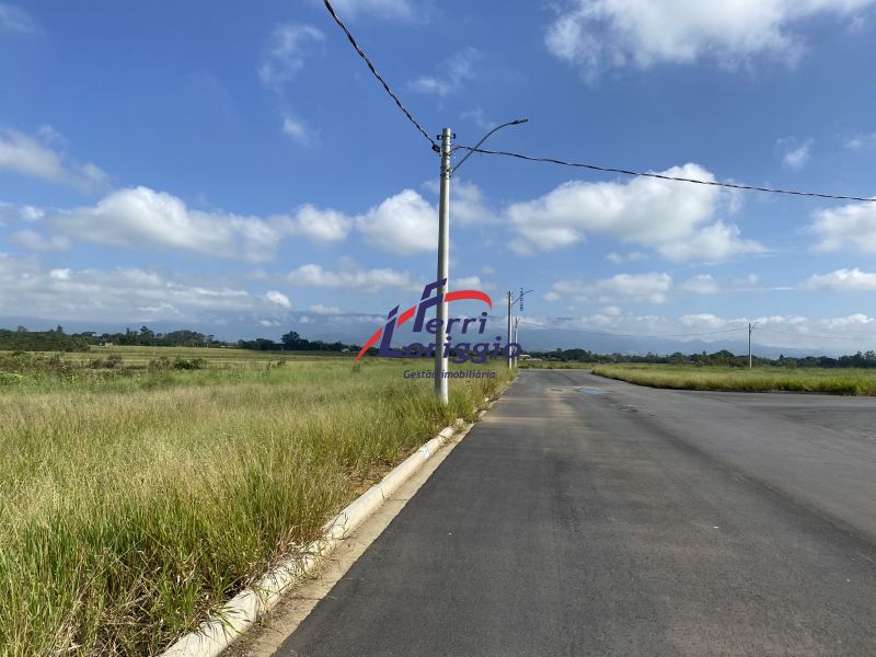 Terreno à venda no bairro Village Santana, Guaratingueta