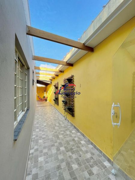 Casa com 3 quartos e 2 banheiros à venda no bairro Jardim França, Guaratingueta
