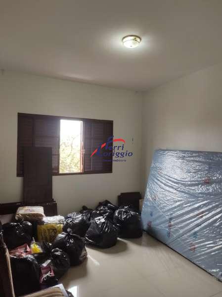 Apartamento com 3 quartos e 2 banheiros à venda no bairro Sao Benedito, Guaratingueta