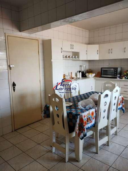 Apartamento com 3 quartos, 3 banheiros e 120m² à venda no bairro Centro, Guaratingueta