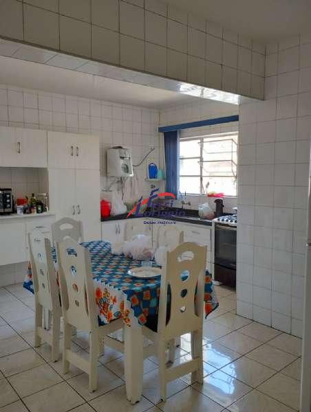 Apartamento com 3 quartos, 3 banheiros e 120m² à venda no bairro Centro, Guaratingueta