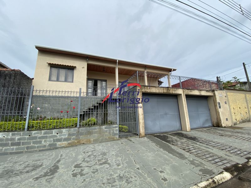 Casa com 4 quartos e 3 banheiros à venda no bairro Club dos 500, Guaratingueta