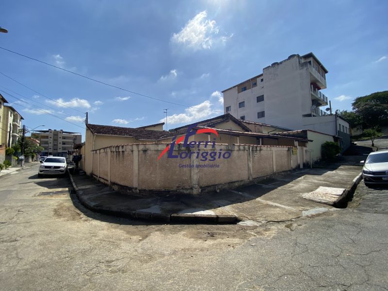 Casa com 4 quartos e 2 banheiros à venda no bairro Jardim Coelho Neto, Guaratingueta