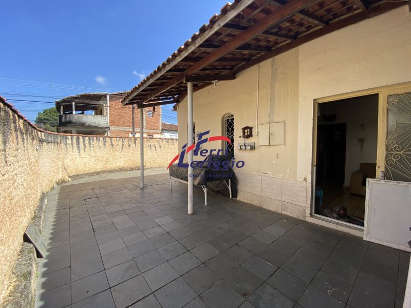 Casa com 4 quartos e 2 banheiros à venda no bairro Jardim Coelho Neto, Guaratingueta