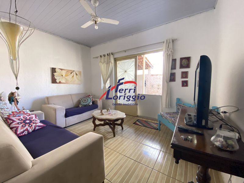 Casa com 4 quartos e 2 banheiros à venda no bairro Jardim Coelho Neto, Guaratingueta