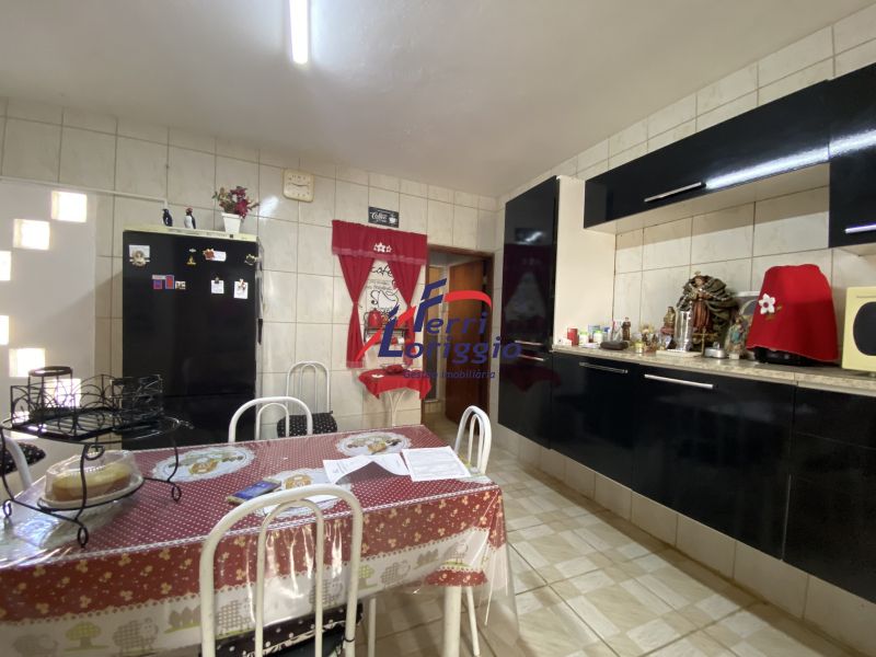 Casa com 4 quartos e 2 banheiros à venda no bairro Jardim Coelho Neto, Guaratingueta