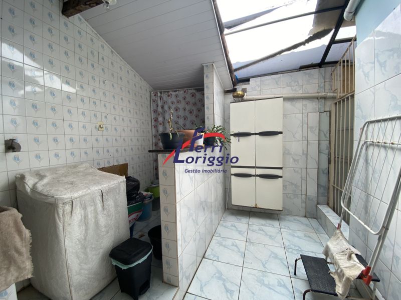 Casa com 4 quartos e 2 banheiros à venda no bairro Jardim Coelho Neto, Guaratingueta