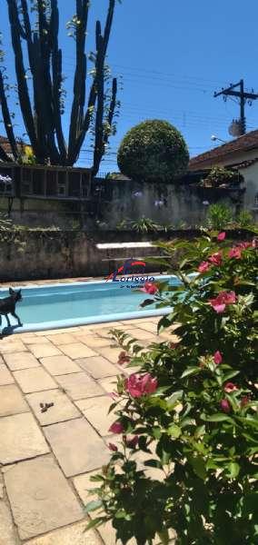 Casa com 4 quartos, 2 banheiros e 330m² à venda no bairro Centro, Piquete