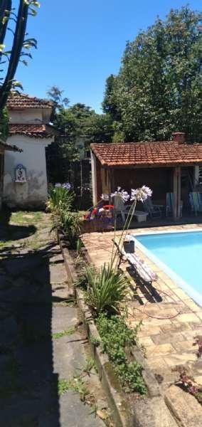 Casa com 4 quartos, 2 banheiros e 330m² à venda no bairro Centro, Piquete