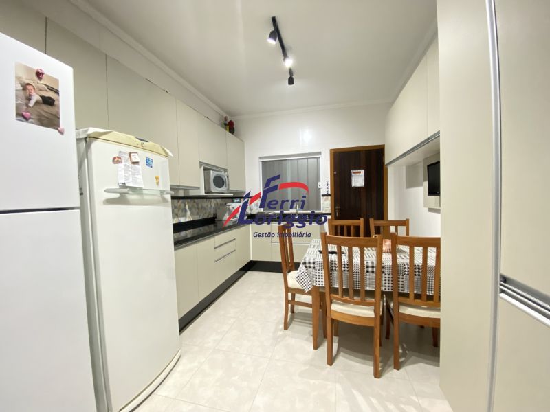 Casa com 3 quartos e 2 banheiros à venda no bairro Santa Rita, Guaratingueta