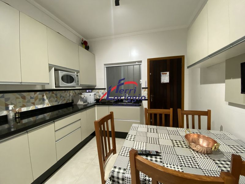 Casa com 3 quartos e 2 banheiros à venda no bairro Santa Rita, Guaratingueta