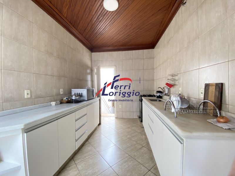 Casa com 3 quartos e 3 banheiros à venda no bairro Centro, Guaratingueta