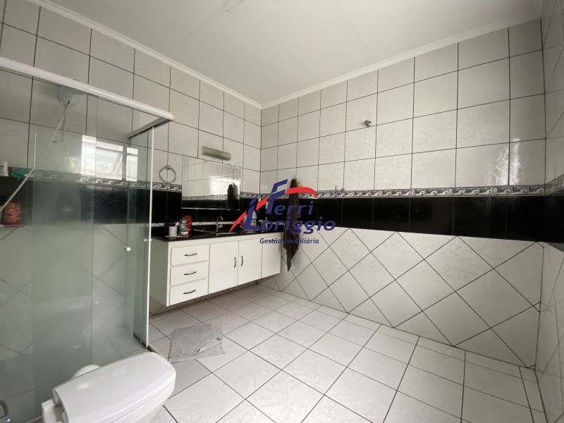 Casa com 3 quartos e 3 banheiros à venda no bairro Centro, Guaratingueta