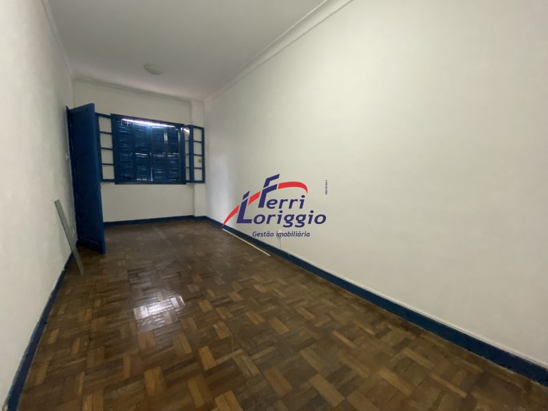 Casa com 5 quartos e 3 banheiros à venda no bairro Centro, Guaratingueta