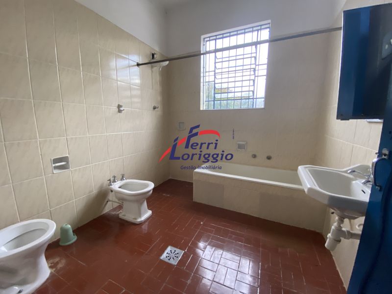 Casa com 5 quartos e 3 banheiros à venda no bairro Centro, Guaratingueta