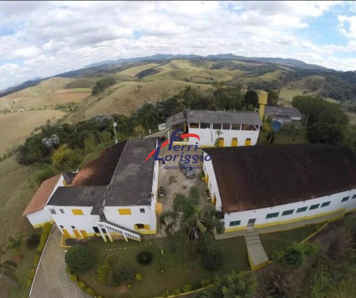Fazenda com 4 quartos e 4 banheiros à venda no bairro Cedro, Cunha