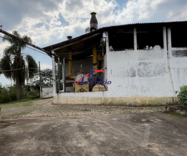Fazenda com 4 quartos e 4 banheiros à venda no bairro Cedro, Cunha
