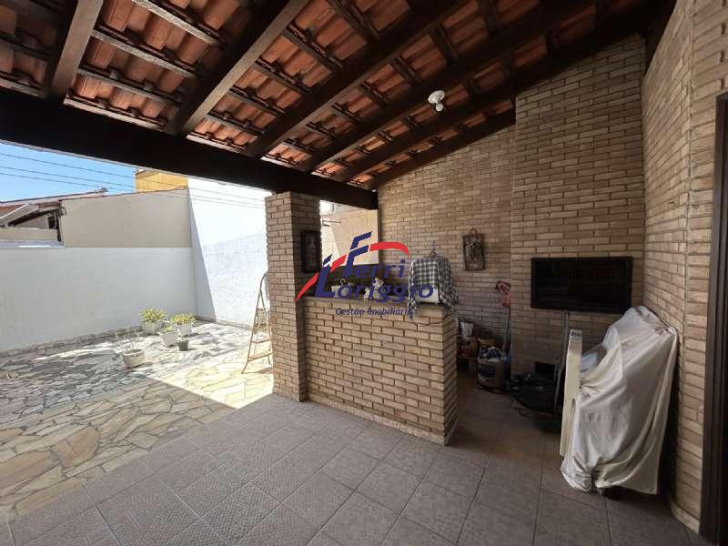 Casa com 4 quartos e 3 banheiros à venda no bairro Parque das Arvores, Guaratingueta