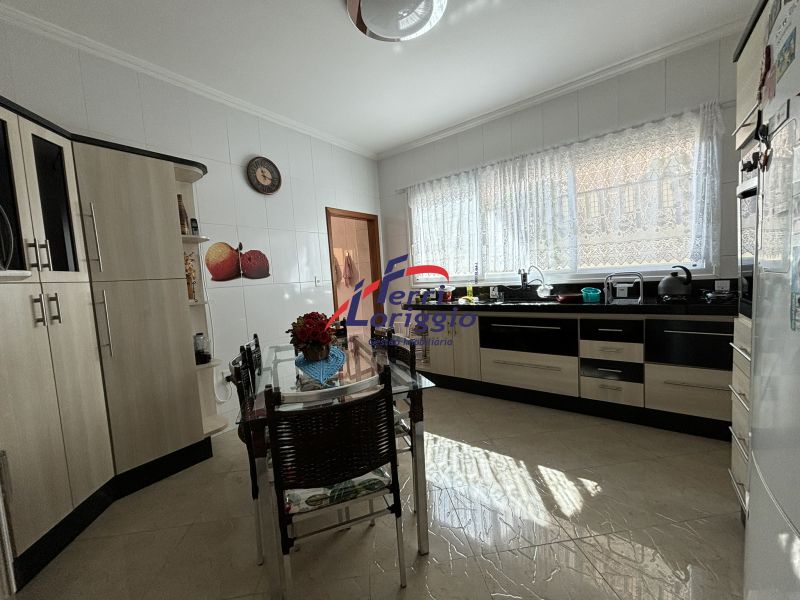 Casa com 5 quartos e 3 banheiros à venda no bairro Jardim Rony, Guaratingueta