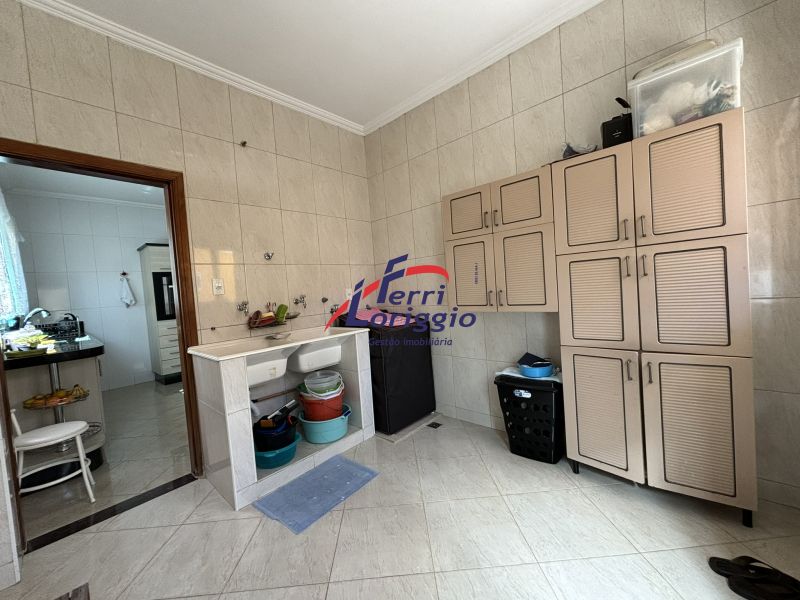 Casa com 5 quartos e 3 banheiros à venda no bairro Jardim Rony, Guaratingueta