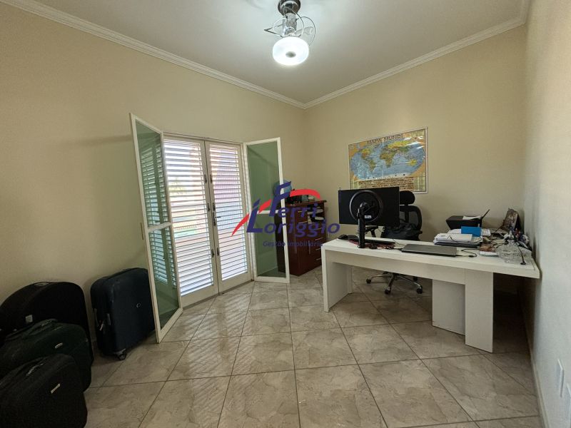 Casa com 5 quartos e 3 banheiros à venda no bairro Jardim Rony, Guaratingueta