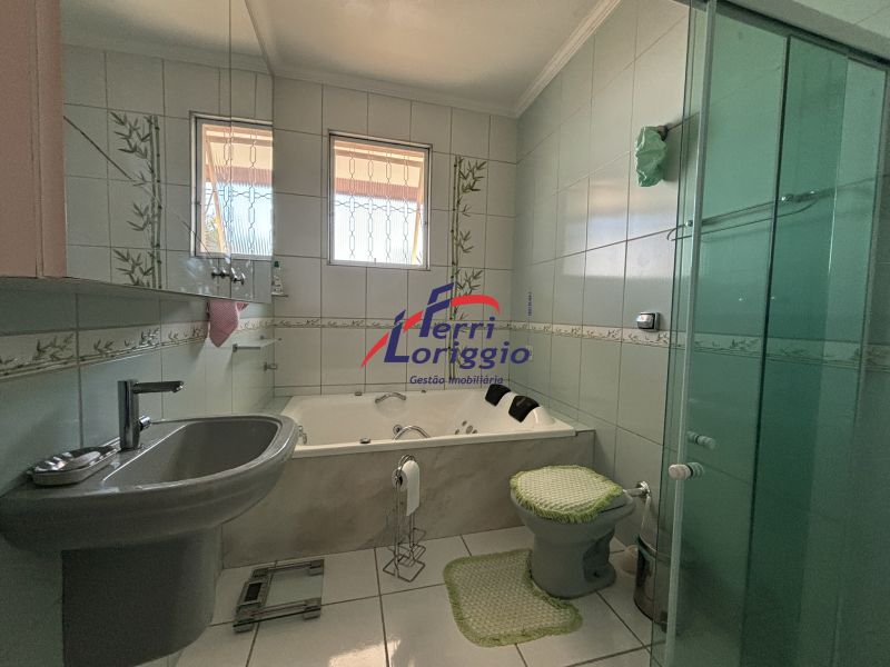 Casa com 5 quartos e 3 banheiros à venda no bairro Jardim Rony, Guaratingueta