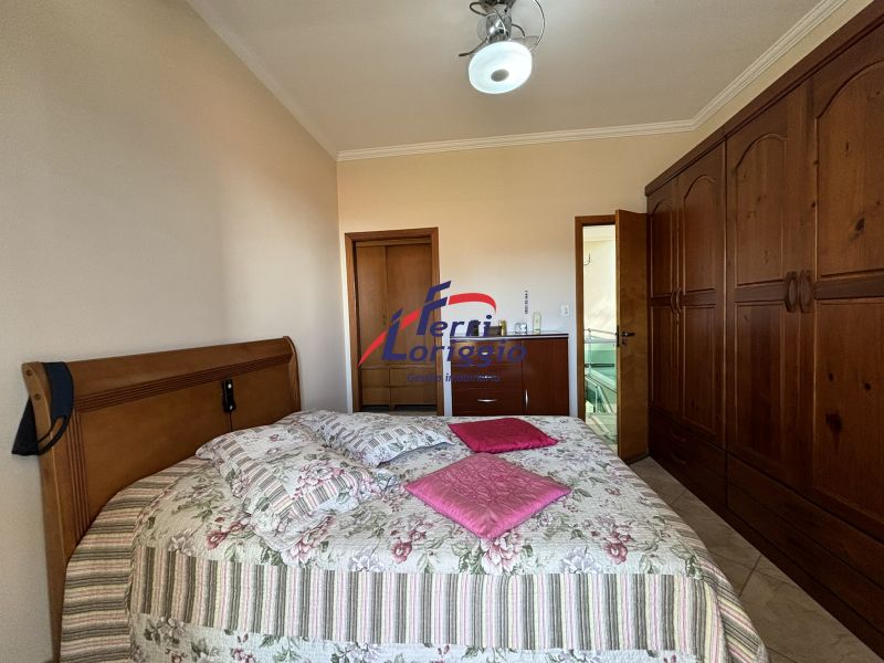 Casa com 5 quartos e 3 banheiros à venda no bairro Jardim Rony, Guaratingueta