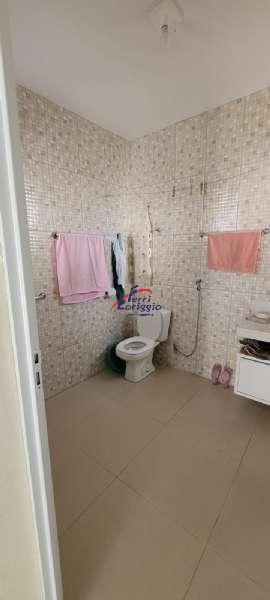 Casa com 3 quartos e 3 banheiros à venda no bairro Sao Benedito, Guaratingueta