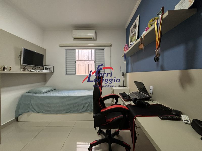 Casa com 4 quartos e 4 banheiros à venda no bairro Village Santana, Guaratingueta