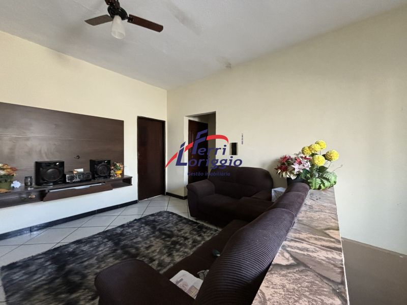 Casa com 5 quartos e 2 banheiros à venda no bairro Vila Brasil, Guaratingueta