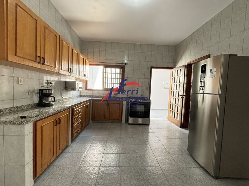 Casa com 3 quartos e 5 banheiros à venda no bairro Vila Paraiba, Guaratingueta