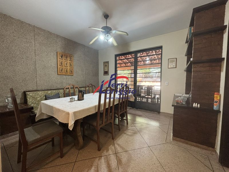 Casa com 3 quartos e 4 banheiros à venda no bairro Sao Benedito, Guaratingueta