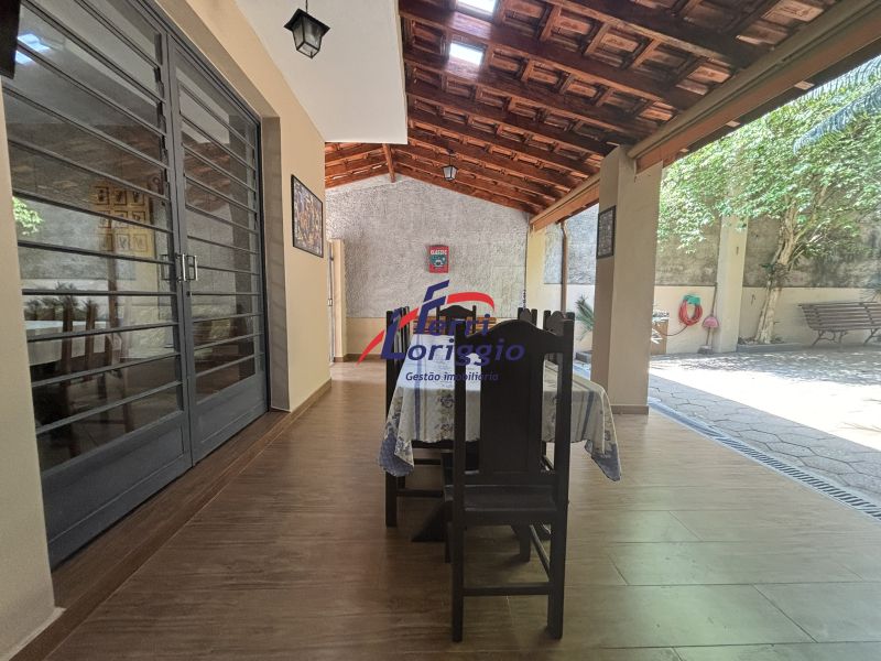 Casa com 3 quartos e 4 banheiros à venda no bairro Sao Benedito, Guaratingueta