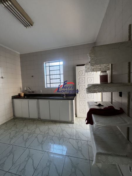 Casa com 5 quartos e 3 banheiros à venda no bairro Santa Rita, Guaratingueta
