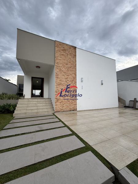 Casa com 3 quartos e 4 banheiros à venda no bairro Club dos 500, Guaratingueta