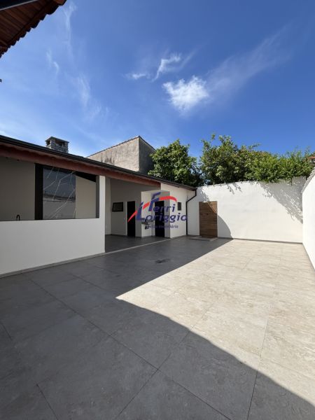 Casa com 2 quartos e 4 banheiros à venda no bairro Village Santana, Guaratingueta